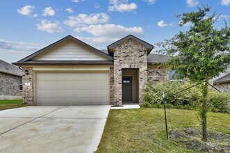 210 Briggs Ln in San Marcos, TX - Building Photo - Building Photo