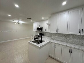 19252 NW 47th Pl in Miami Gardens, FL - Building Photo - Building Photo