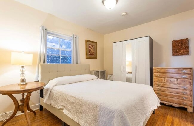 11325 Mississippi Ave, Unit 325 in Los Angeles, CA - Building Photo - Building Photo