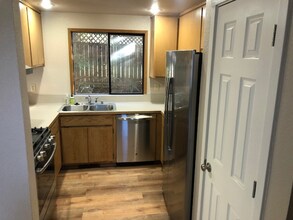 1050 SW Kaleeton Loop in Oak Harbor, WA - Building Photo - Building Photo