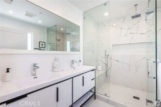 5655 Hazeltine Ave in Los Angeles, CA - Building Photo - Building Photo