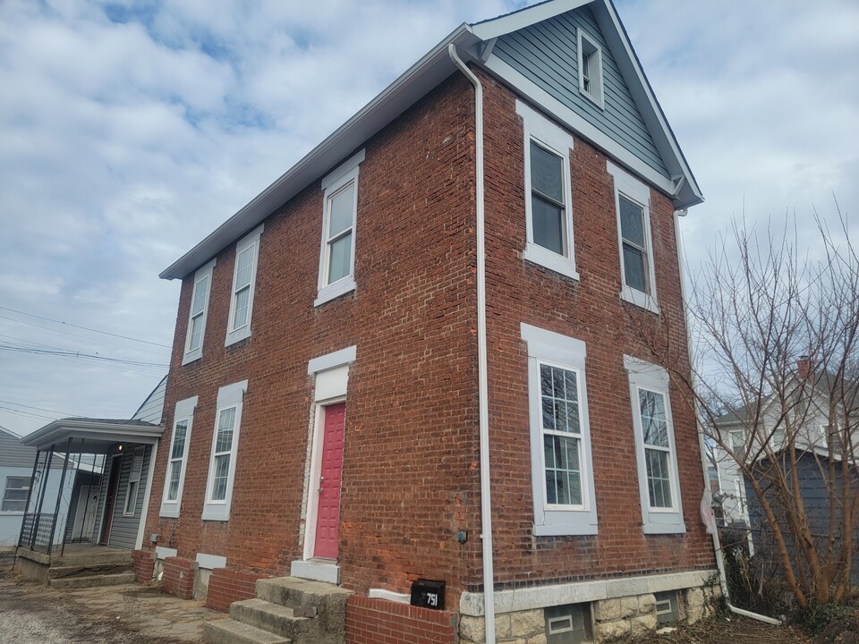 751 Wager St in Columbus, OH - Building Photo