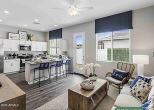 12065 N 168th Ln, Unit 2 in Surprise, AZ - Foto de edificio - Building Photo
