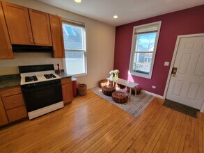 3338 N Hamilton Ave in Chicago, IL - Building Photo - Building Photo