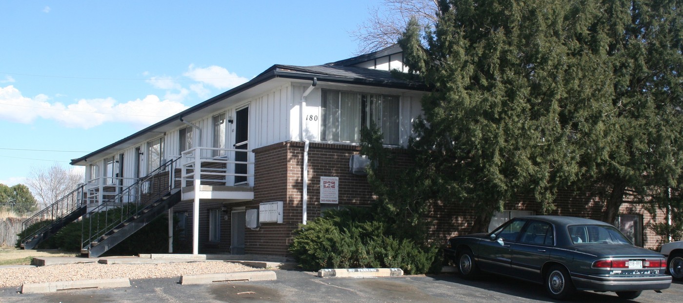 180 S. 20th Ave in Brighton, CO - Foto de edificio