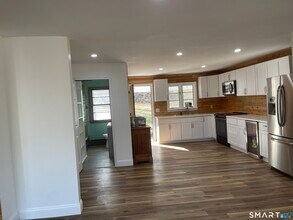 37 Long Meadow Rd in Oxford, CT - Building Photo - Building Photo