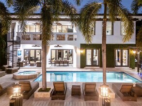 2430 Castilla Isle in Fort Lauderdale, FL - Building Photo - Building Photo