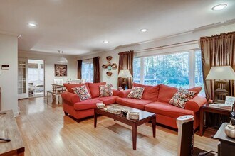 2050 Sylvania Dr in Decatur, GA - Building Photo - Building Photo