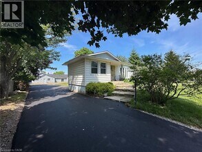 251 King St E in Stoney Creek, ON - Building Photo - Building Photo