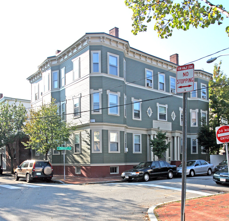 26 Pleasant St in Cambridge, MA - Foto de edificio