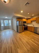 393 W Broadway, Unit 3 in Boston, MA - Building Photo