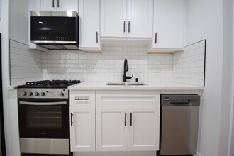 12255 Burbank Blvd in Los Angeles, CA - Building Photo - Building Photo