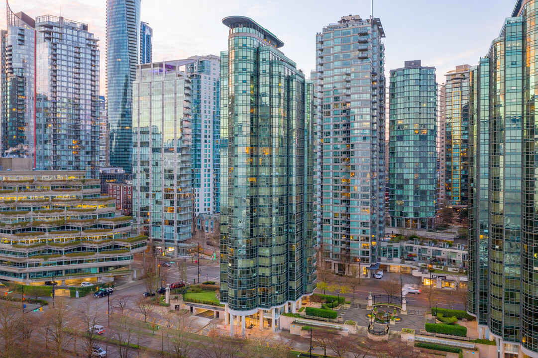 Harbourside Park II in Vancouver, BC - Building Photo