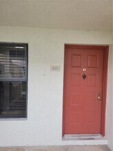 1078 N Hiatus Rd in Pembroke Pines, FL - Building Photo - Building Photo