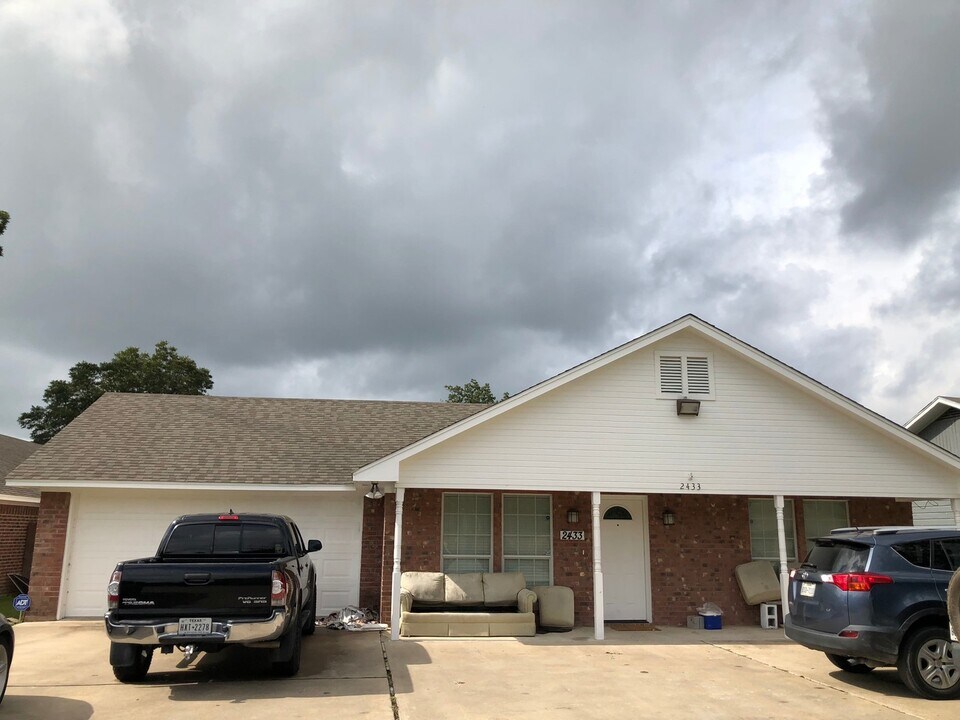 2433 S 2nd St in Waco, TX - Building Photo