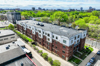 Mill Trace Condominiums in Minneapolis, MN - Foto de edificio - Building Photo