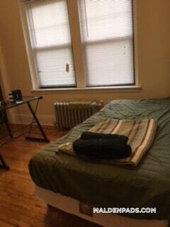 349 Pleasant St in Malden, MA - Foto de edificio - Building Photo