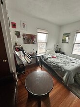 82 Fellsway W, Unit 3-86 in Somerville, MA - Foto de edificio - Building Photo