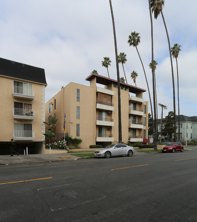 501 S Kenmore Ave in Los Angeles, CA - Foto de edificio - Building Photo