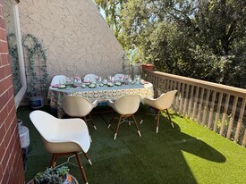 109 El Porton in Los Gatos, CA - Building Photo