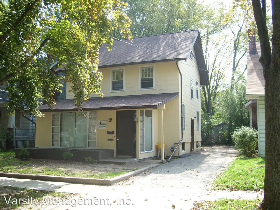 920 Dewey Ave in Ann Arbor, MI - Foto de edificio