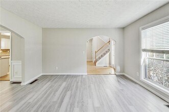 326 Canterbury Pl Dr in Suwanee, GA - Building Photo - Building Photo