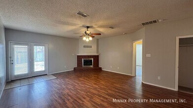 6705 87th St in Lubbock, TX - Foto de edificio - Building Photo