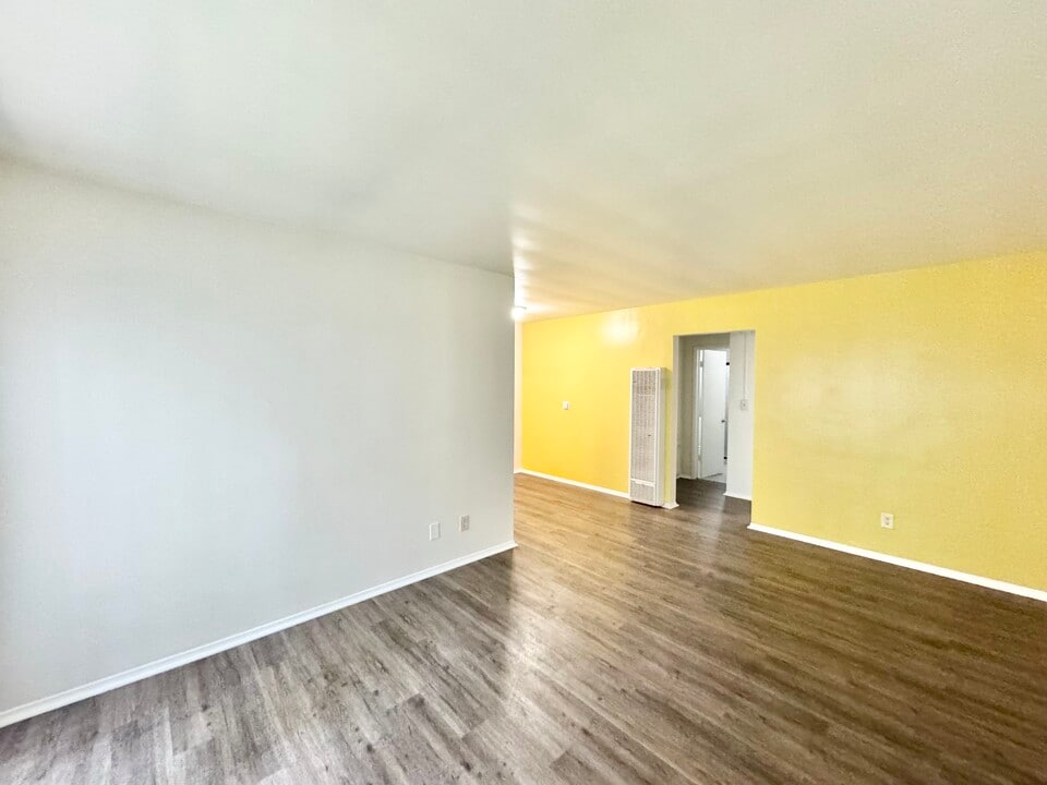 131 1/2 Normandie Ave in Los Angeles, CA - Building Photo
