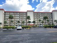 10152 S Ocean Dr in Jensen Beach, FL - Foto de edificio - Building Photo