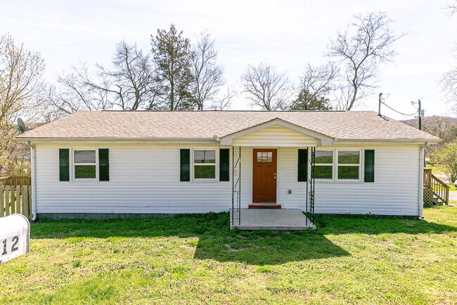 212 Hillview Dr in Woodbury, TN - Building Photo - Building Photo