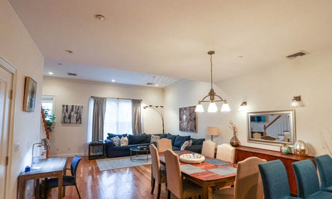 2 Harvard Sq, Unit 2 in Brookline, MA - Building Photo - Building Photo