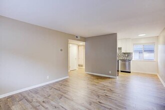 2220 Lake Rd, Unit C7 in Belmont, CA - Building Photo - Building Photo