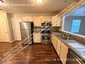 4070 Rivertown Ln SW in Wyoming, MI - Building Photo - Building Photo