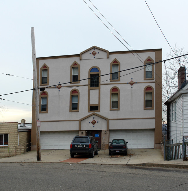 565 Forest Ave in Pittsburgh, PA - Building Photo - Building Photo