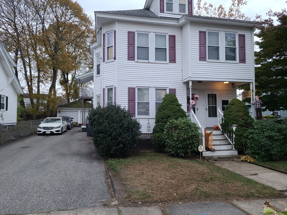 10 Elsmere Ave, Unit Second floor in Methuen, MA - Foto de edificio
