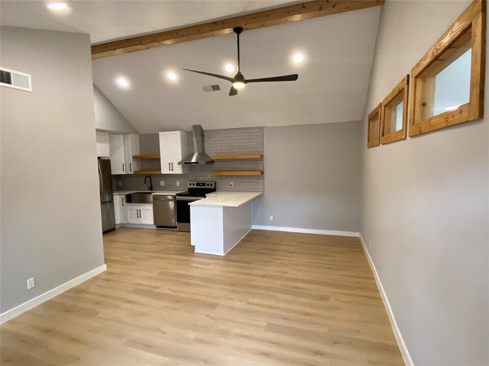 2705 Mulford Cove in Austin, TX - Building Photo