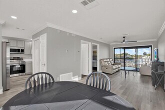 622 Yardarm Dr in Apollo Beach, FL - Building Photo - Building Photo