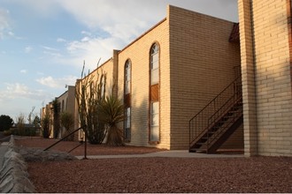 Villa del Telshor Apartments in Las Cruces, NM - Foto de edificio - Building Photo