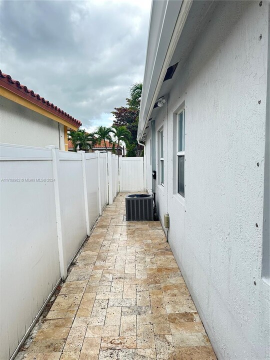 5401 SW 131st Terrace-Unit -1 in Miramar, FL - Building Photo