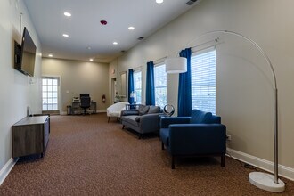 Waterford Place Apartments in Arlington Heights, IL - Building Photo - Interior Photo