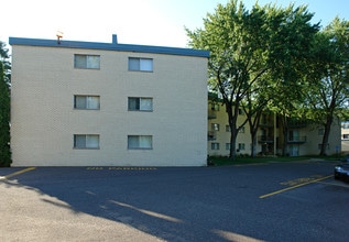 Hidden Valley Apartments in St. Paul, MN - Building Photo - Building Photo