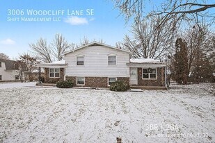 3006 Woodcliff Ln SE in Grand Rapids, MI - Building Photo