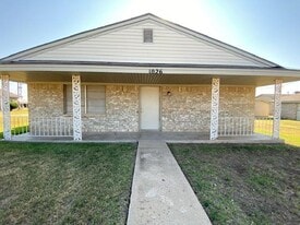 1026 N Wells St in Pampa, TX - Building Photo