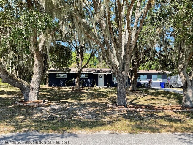 7519 Nighthawk Ave in Sebring, FL - Foto de edificio - Building Photo