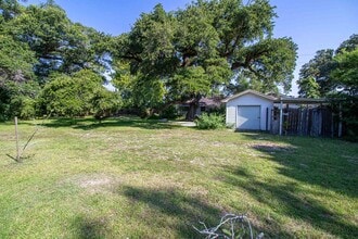 1316 Old Spanish Trail in Bay St. Louis, MS - Foto de edificio - Building Photo