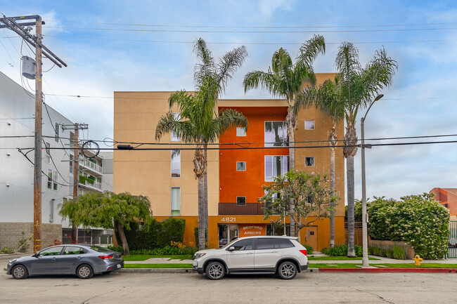 Bedford Arbors in North Hollywood, CA - Foto de edificio - Building Photo