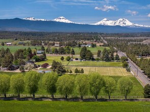 64440 Bailey Rd in Bend, OR - Building Photo - Building Photo