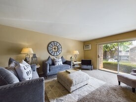 Renaissance at Carol Stream in Carol Stream, IL - Building Photo