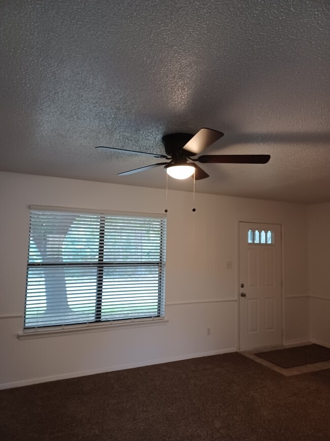 1111 Donna dr in Whitehouse, TX - Building Photo - Building Photo