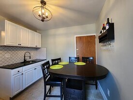 80 Mountain Way, Unit 2 in Rutherford, NJ - Building Photo